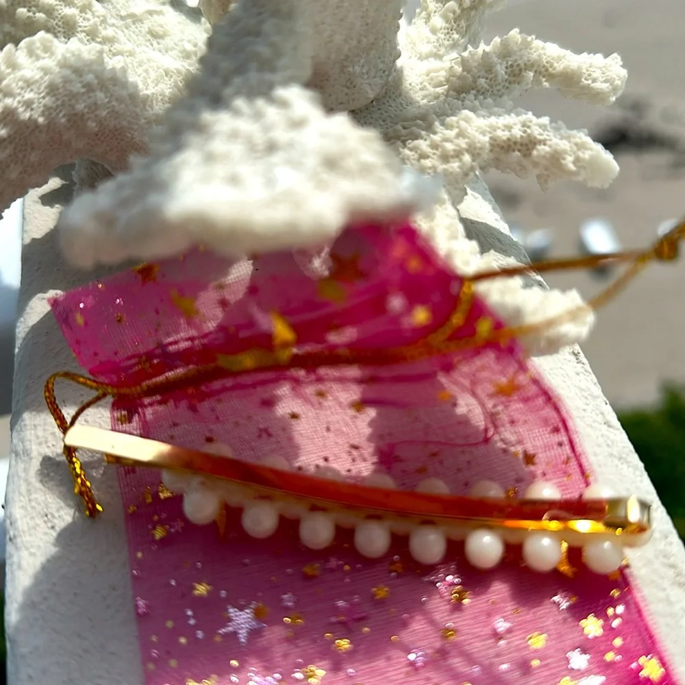 Elegant pearl  HAIR CLIP with Pink Pouch